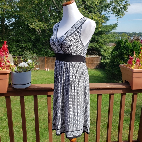 Dress Wrap Tie Back Black White Print Sz 6 - Picture 3 of 7